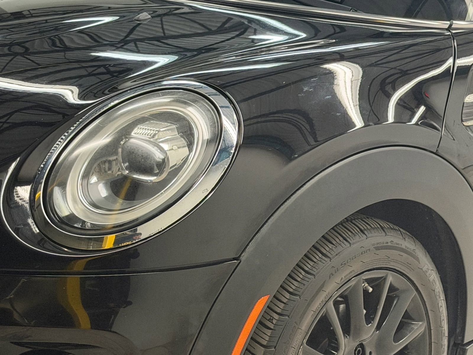 Used 2021 MINI Cooper 4-Door Hardtop image 4