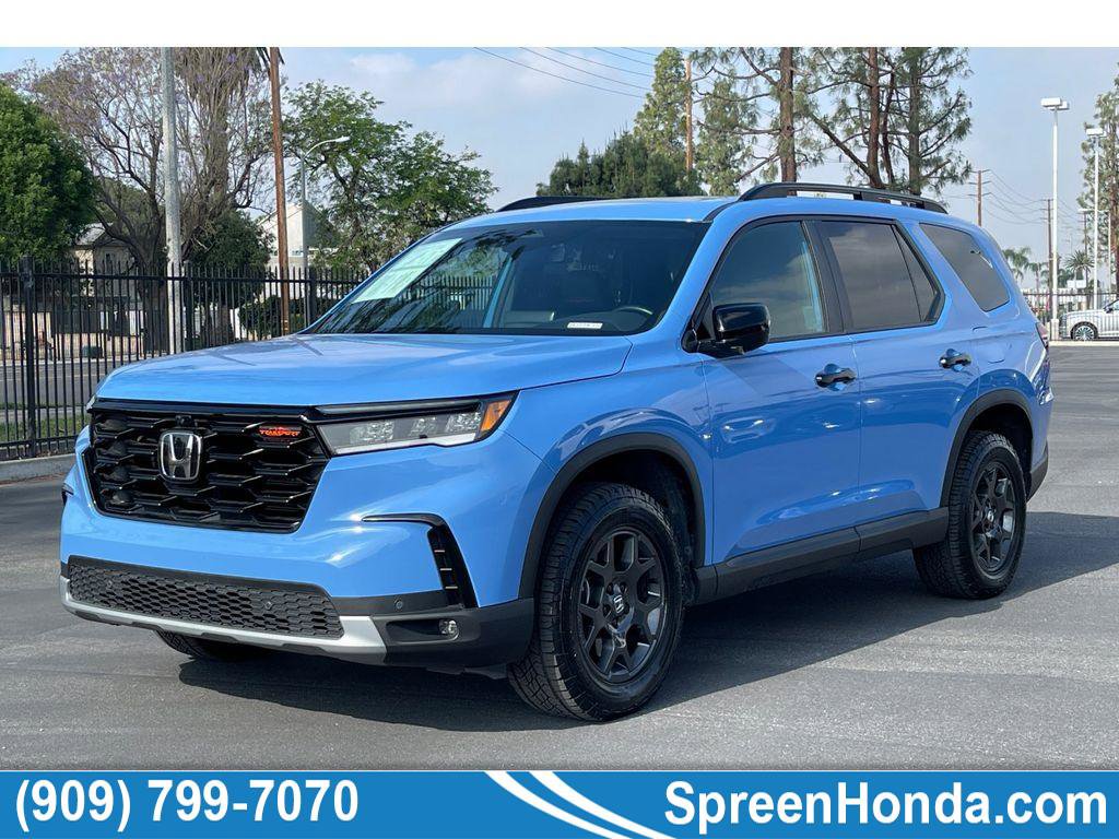Certified 2025 Honda Pilot TrailSport image 1