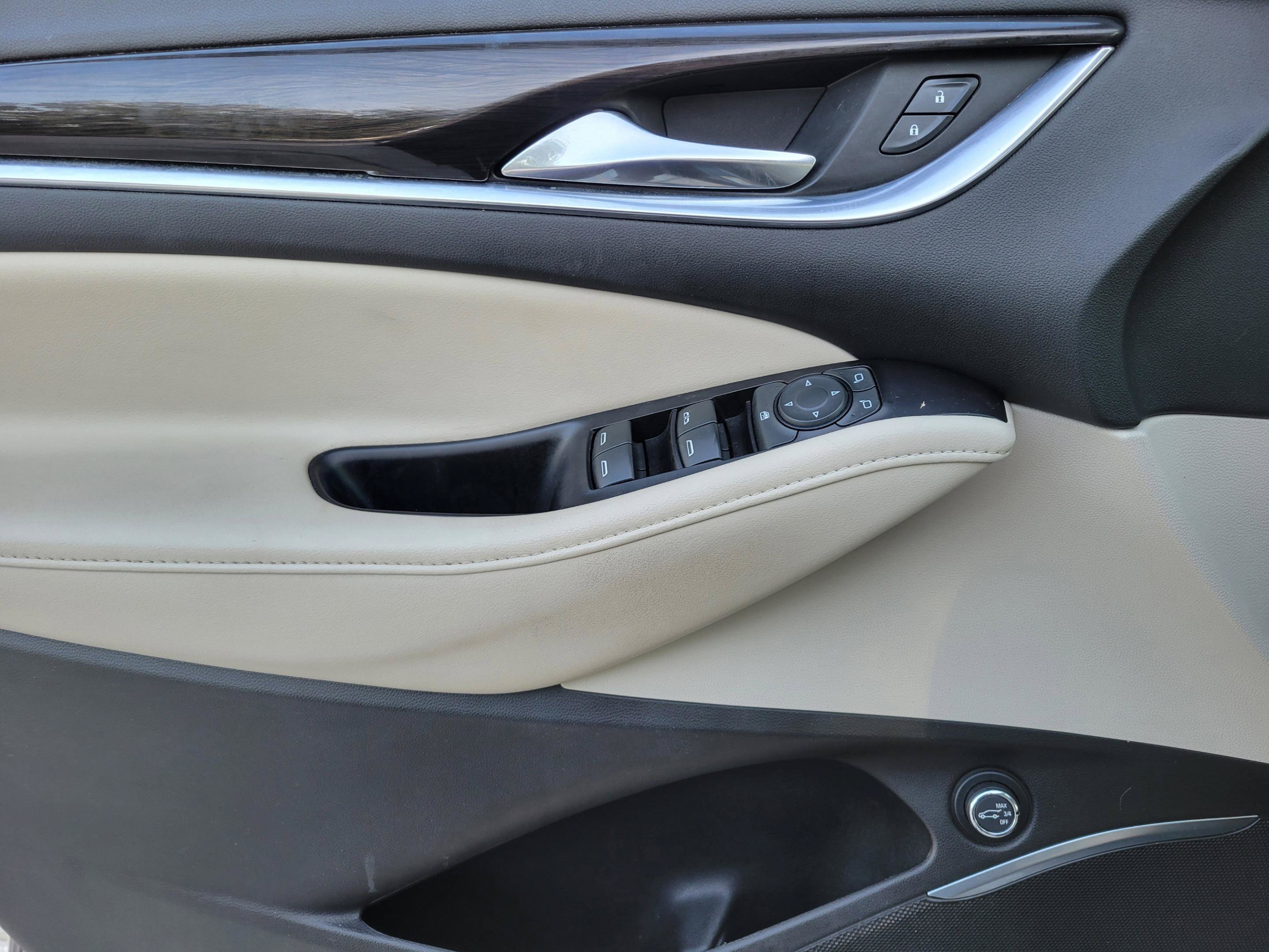 Used 2019 Buick Enclave Essence AWD/4WD image 12