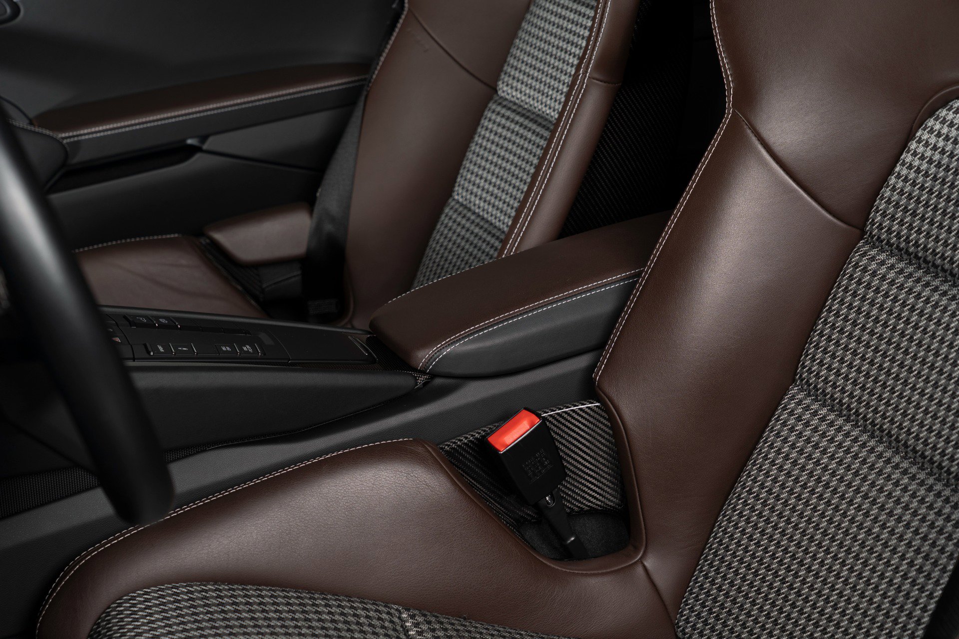 Used 2016 Porsche 911 R image 25