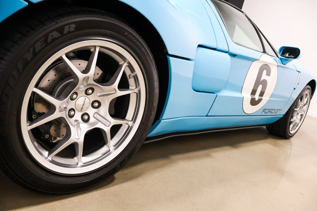 Used 2006 Ford GT RWD image 26