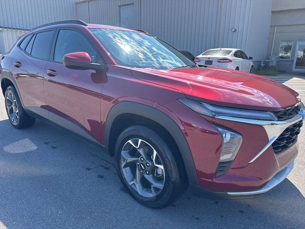 Used 2024 Chevrolet Trax LT image 3