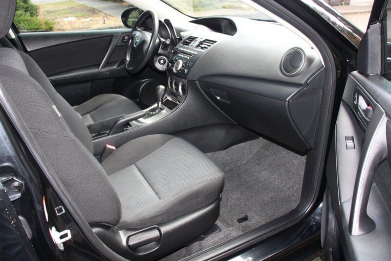 Used 2011 MAZDA MAZDA3 i Sport FWD image 13