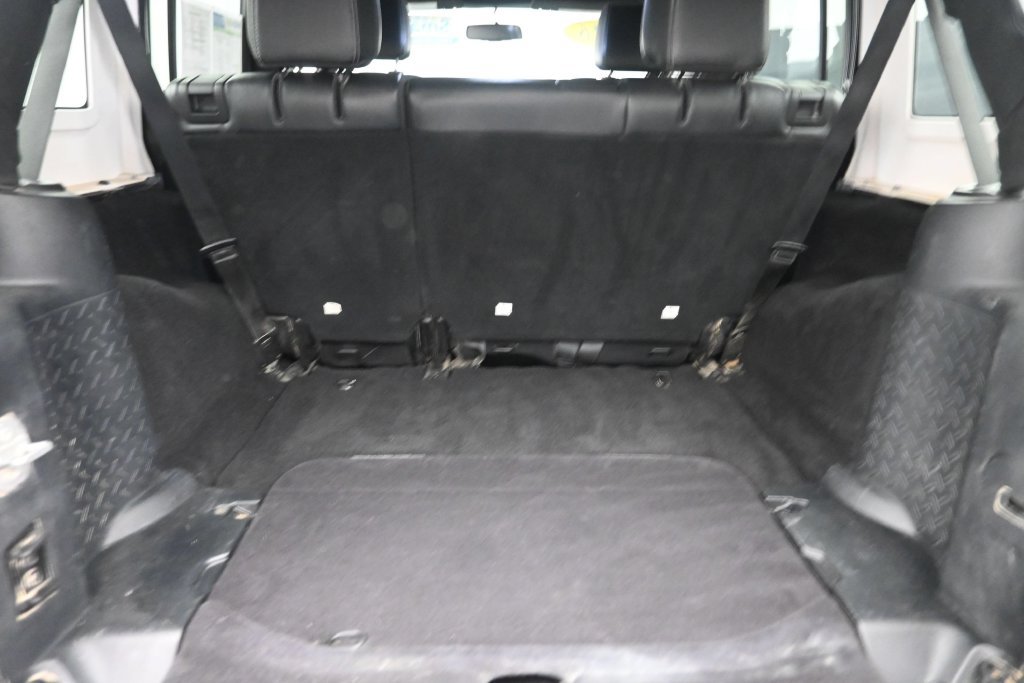 Used 2016 Jeep Wrangler Unlimited Rubicon w/ Max Tow Package AWD/4WD image 11