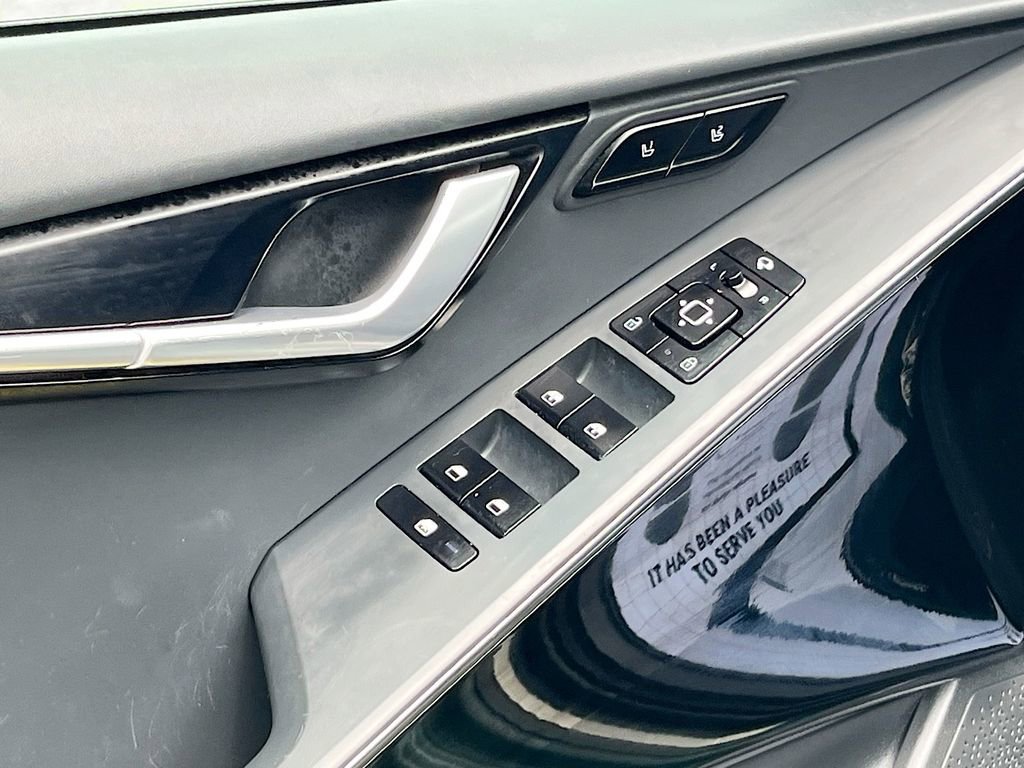 Used 2023 Kia Niro SX Touring FWD image 18