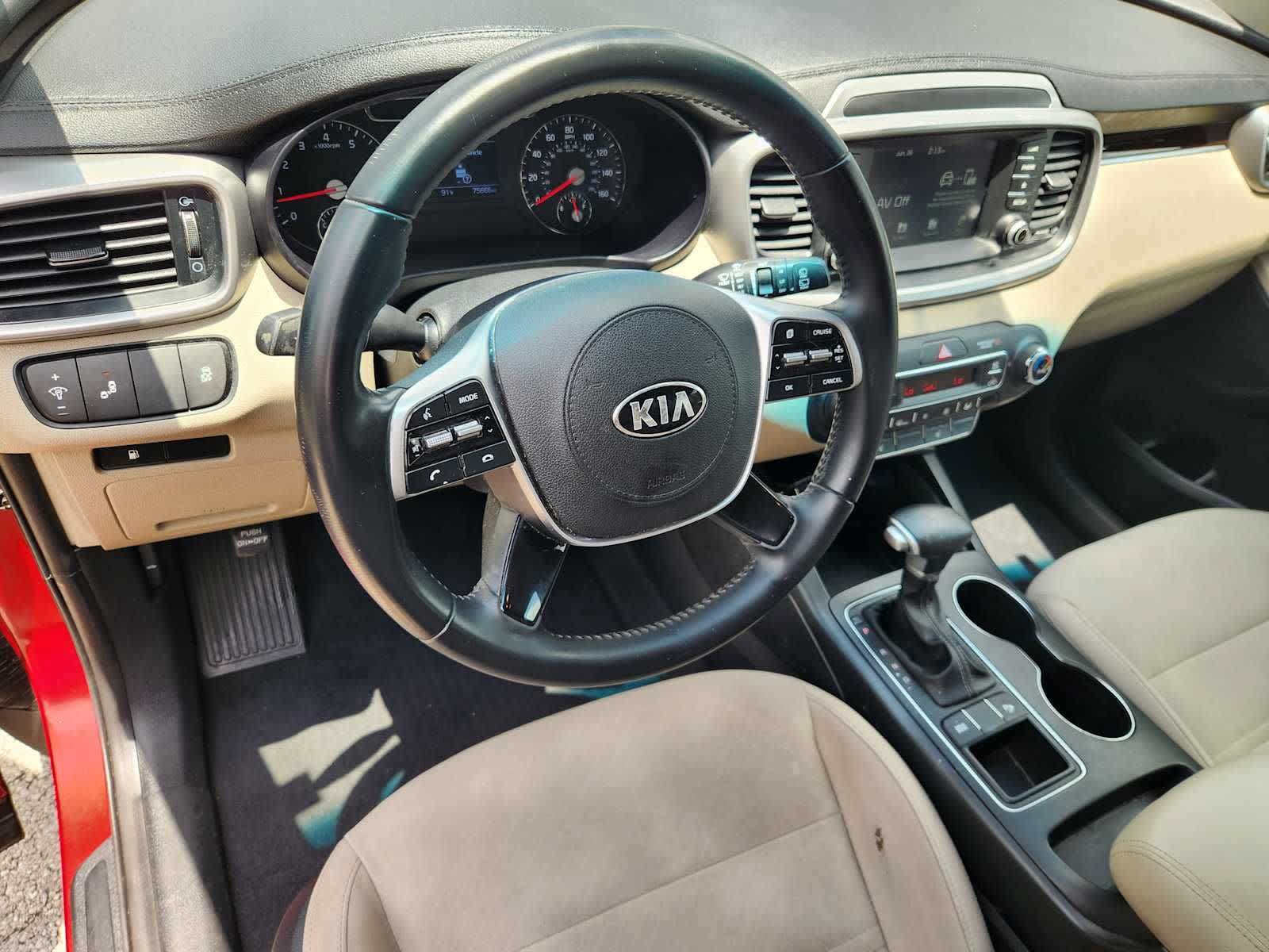 Used 2020 Kia Sorento S FWD image 2