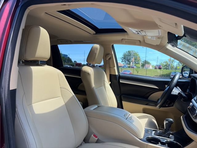 Used 2017 Toyota Highlander XLE AWD/4WD image 23