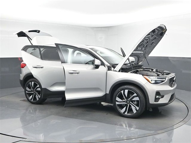 Used 2024 Volvo XC40 B5 Plus w/ Climate Package image 52