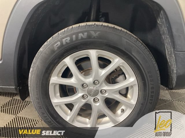 Used 2016 Jeep Cherokee Latitude w/ Comfort/Convenience Group AWD/4WD image 23