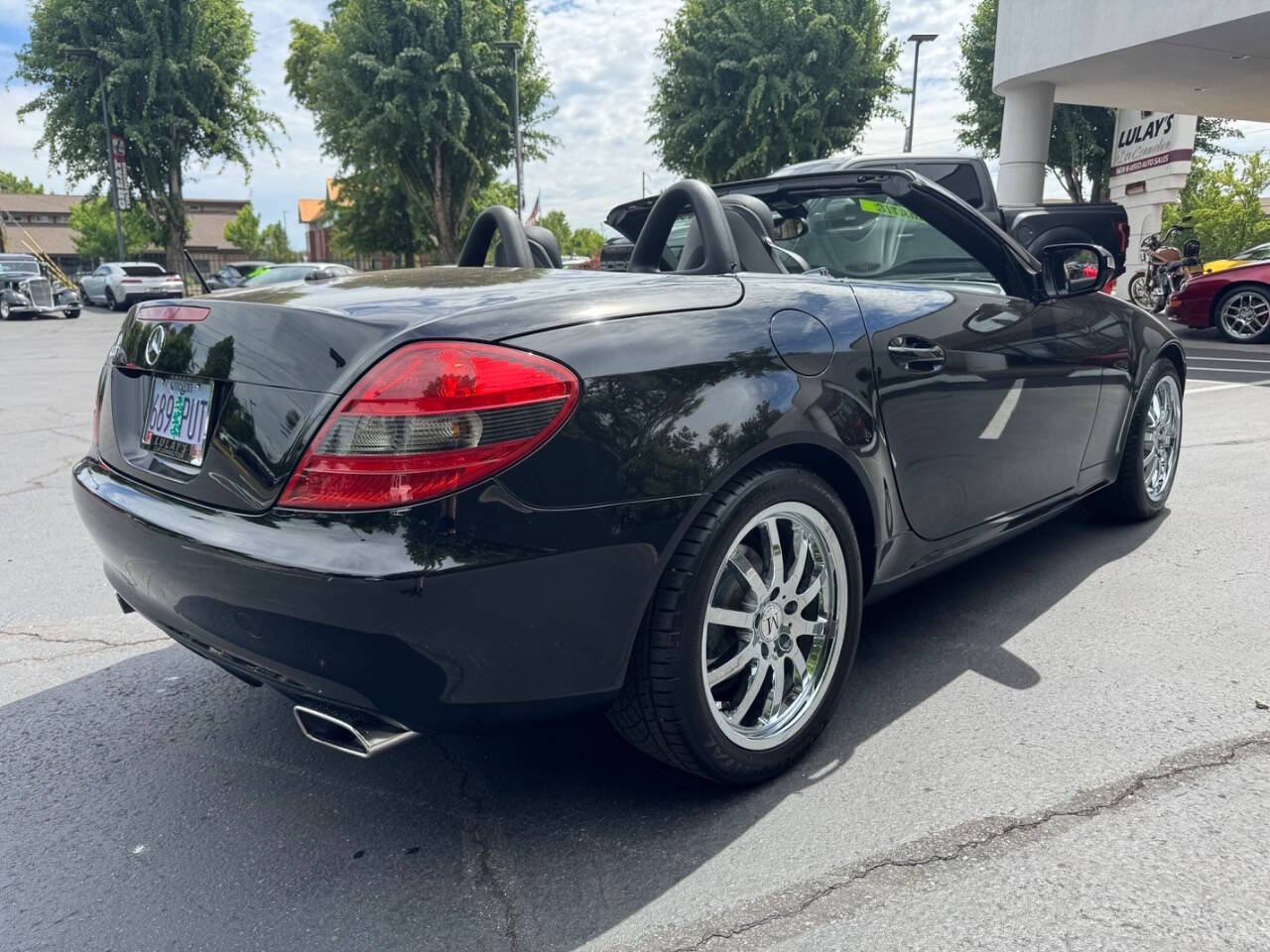 Used 2010 Mercedes-Benz SLK 300 image 8