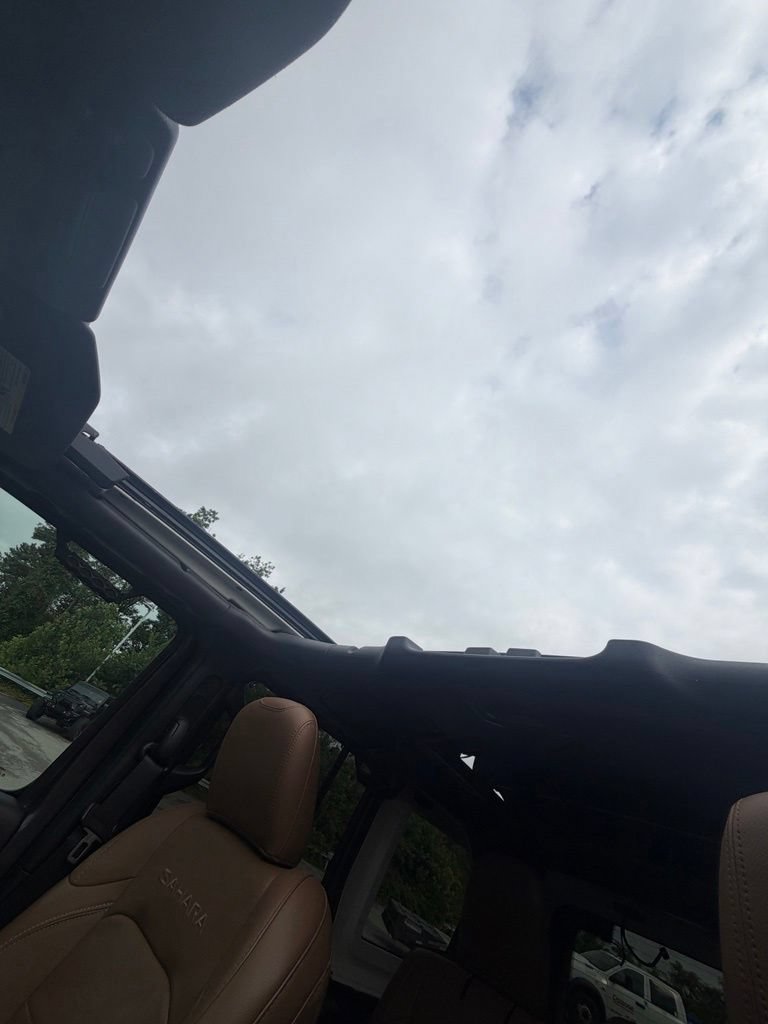 Used 2020 Jeep Wrangler Unlimited Sahara AWD/4WD image 33