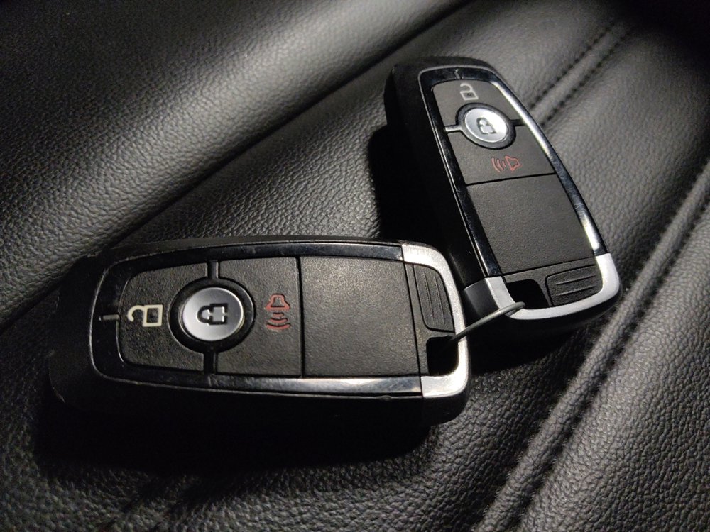 Used 2020 Ford Edge SEL image 32