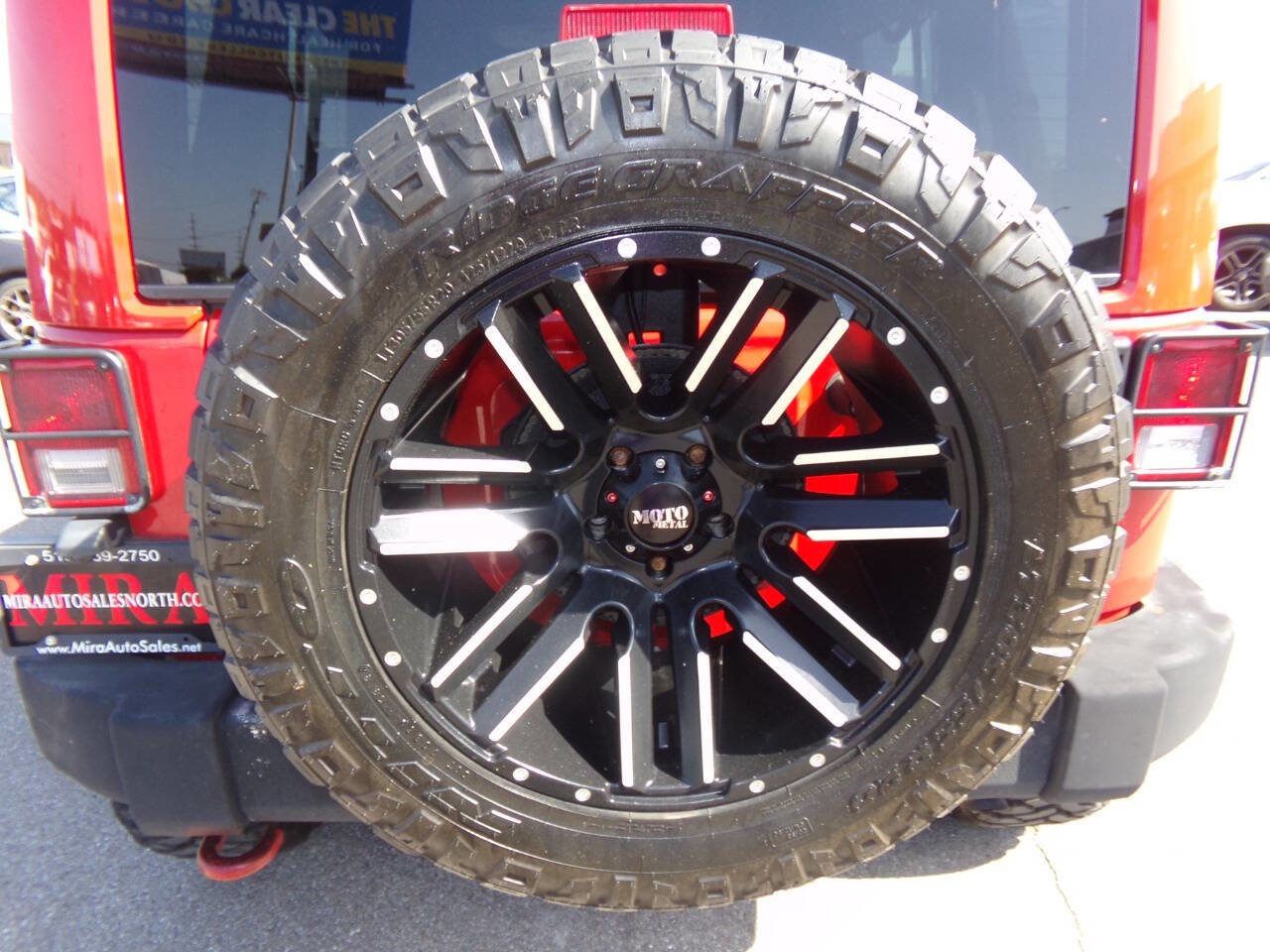 Used 2014 Jeep Wrangler Unlimited Sahara w/ Connectivity Group image 40