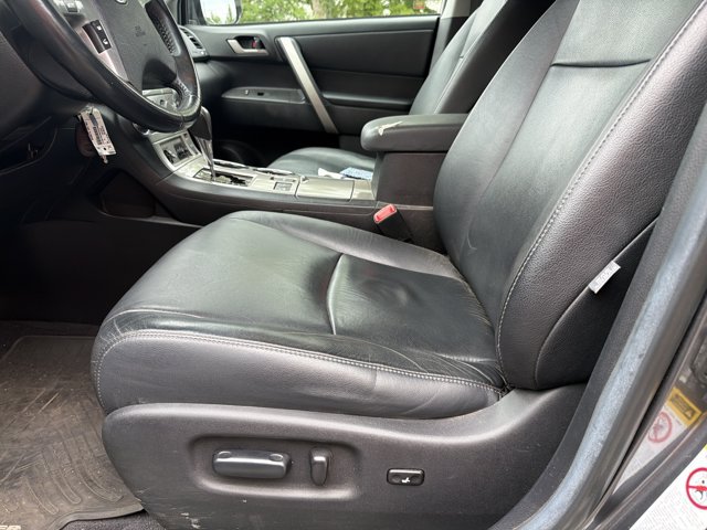 Used 2013 Toyota Highlander SE AWD/4WD image 11