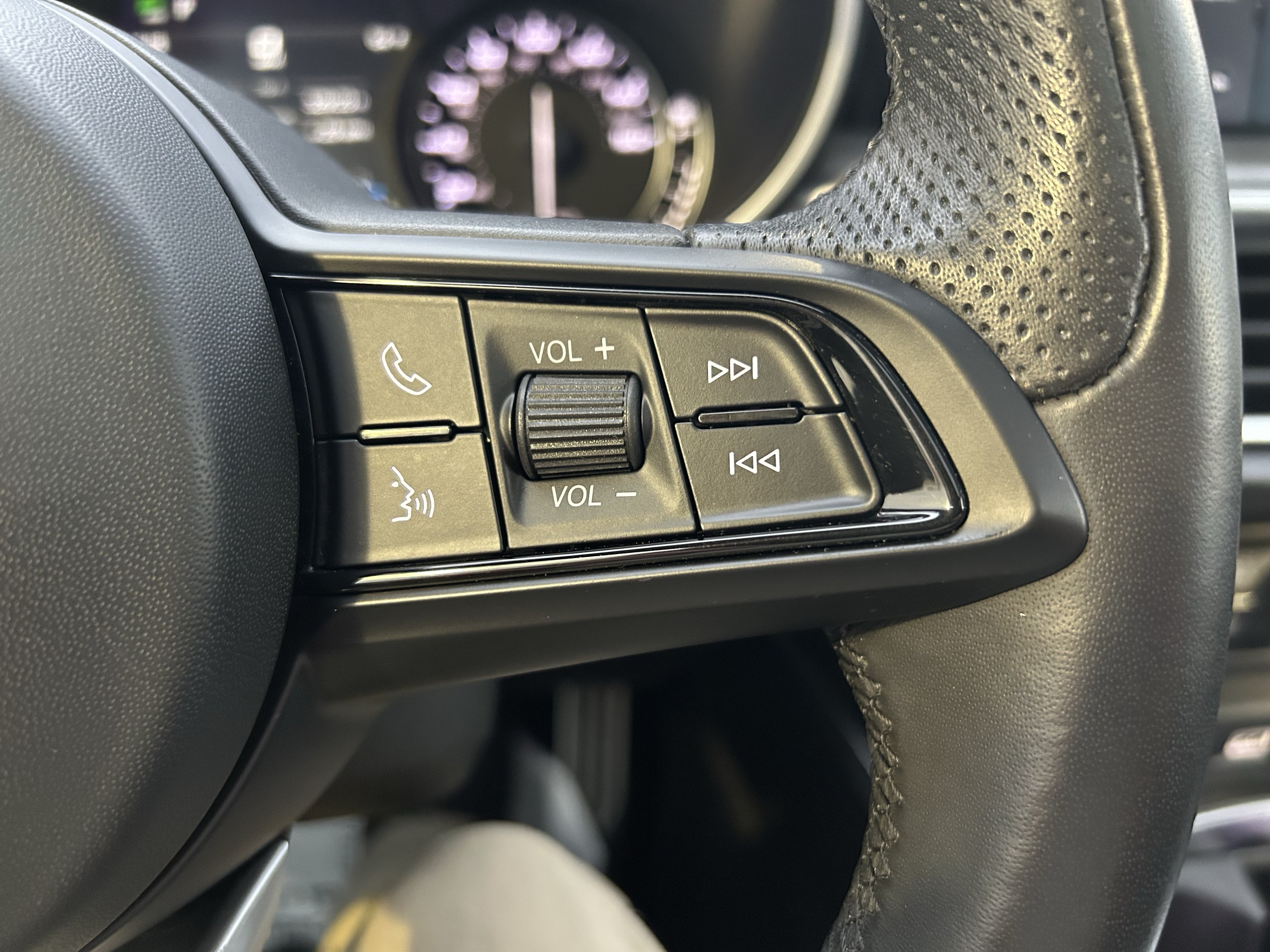 Used 2023 Alfa Romeo Stelvio Ti AWD/4WD image 25