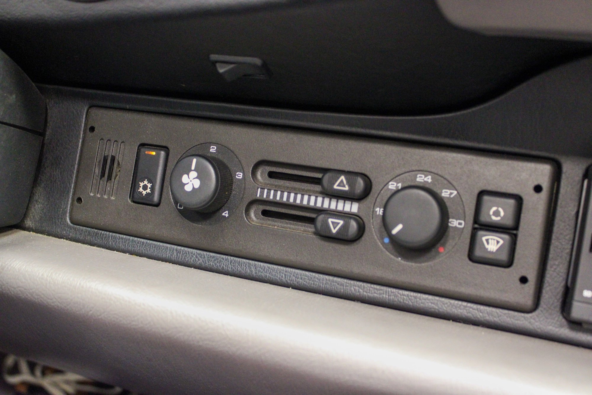 Used 1992 Porsche 911 America Roadster image 42