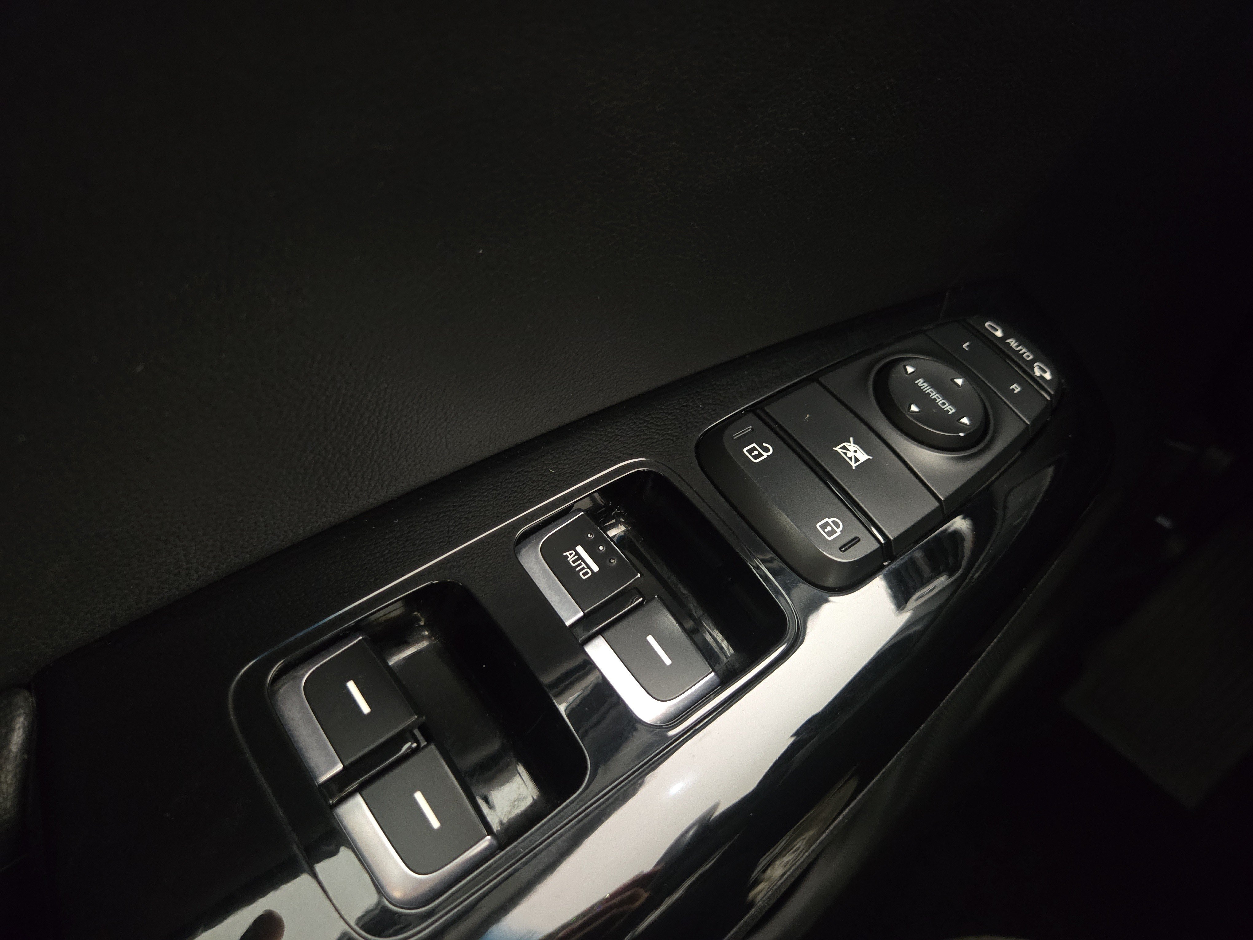 Used 2018 Kia Sportage EX FWD image 25