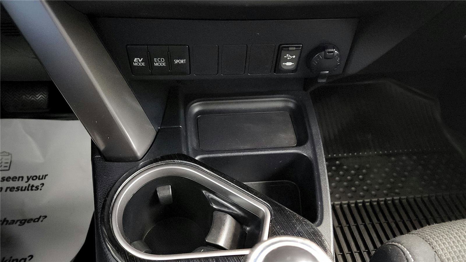 Used 2018 Toyota RAV4 LE image 45