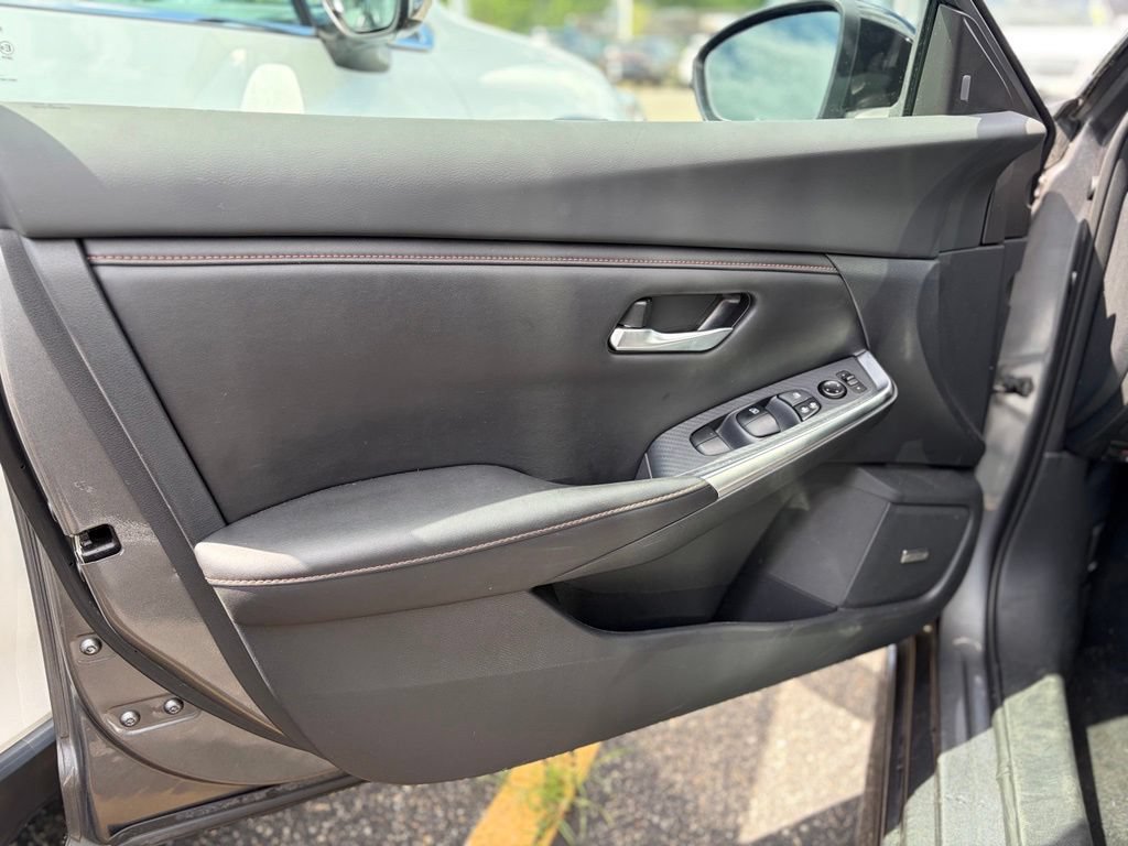 Used 2023 Nissan Sentra SR w/ SR Premium Package FWD image 17