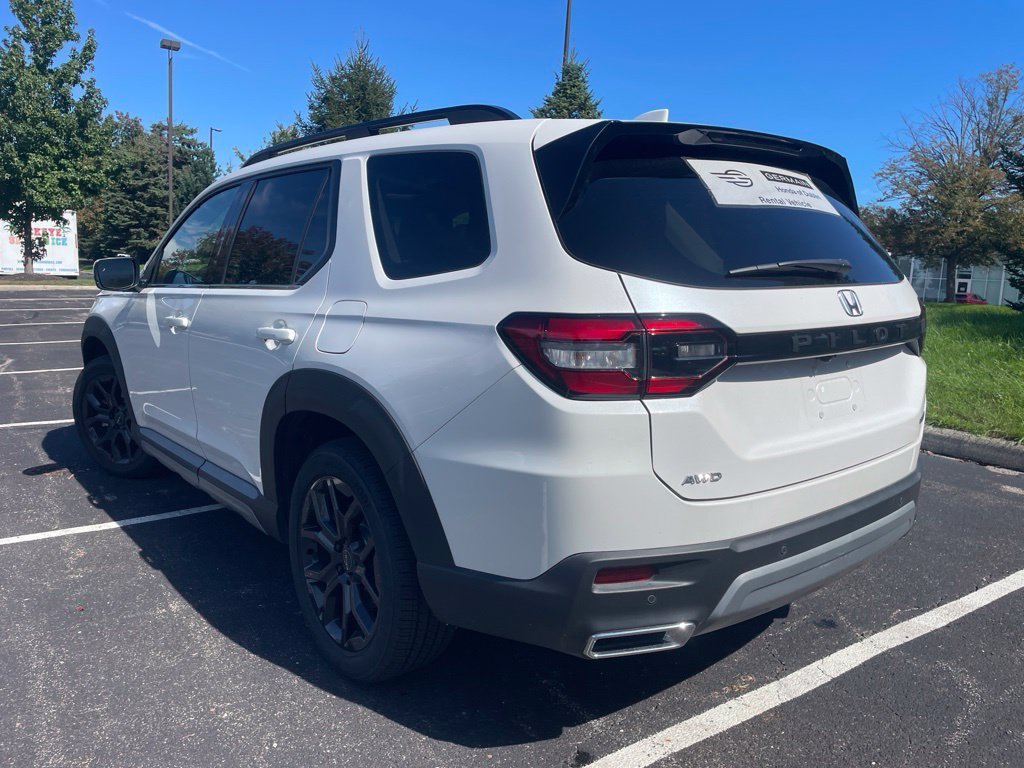 Used 2025 Honda Pilot Touring image 8