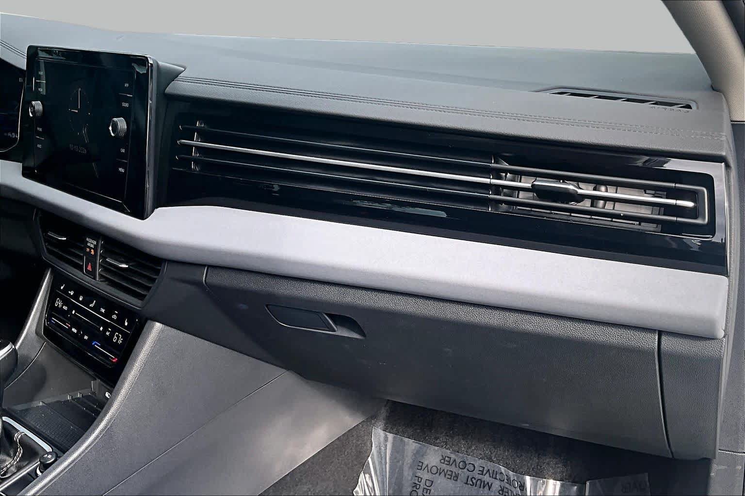 Used 2025 Volkswagen Jetta SE FWD image 18