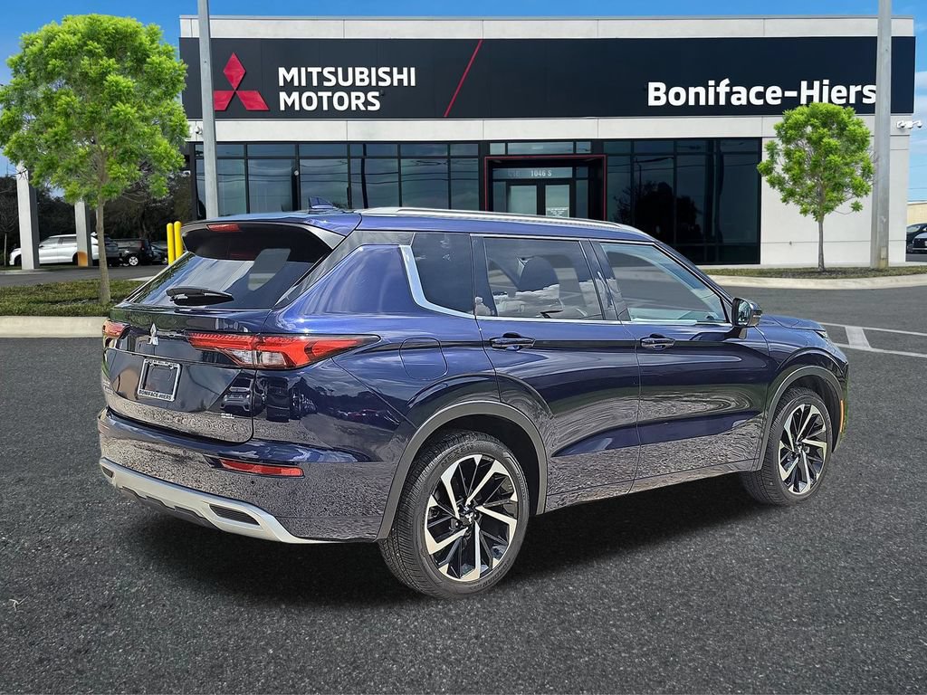 Used 2024 Mitsubishi Outlander SEL Black Edition FWD image 4