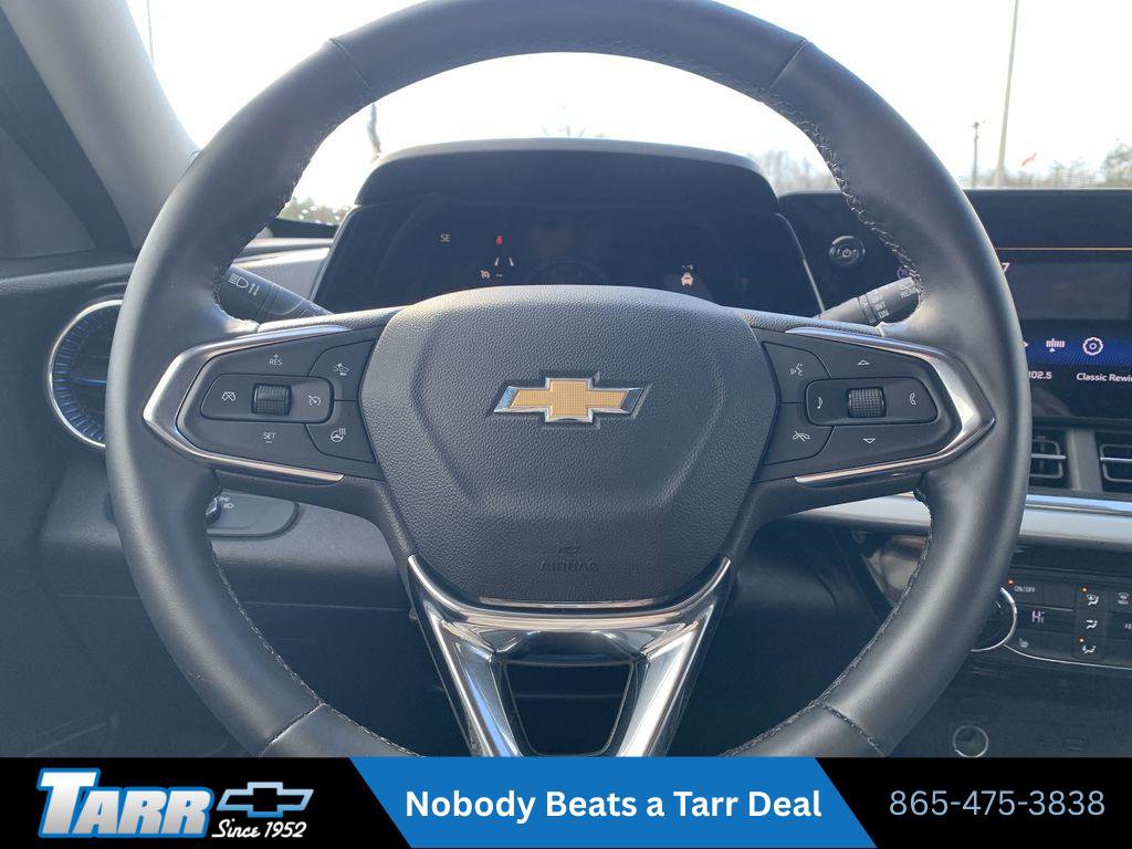 Used 2025 Chevrolet Trax LT w/ LT Convenience Package FWD image 11