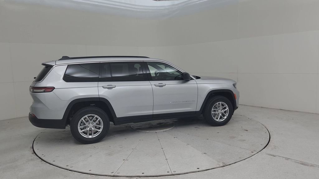 New 2025 Jeep Grand Cherokee L Laredo image 16