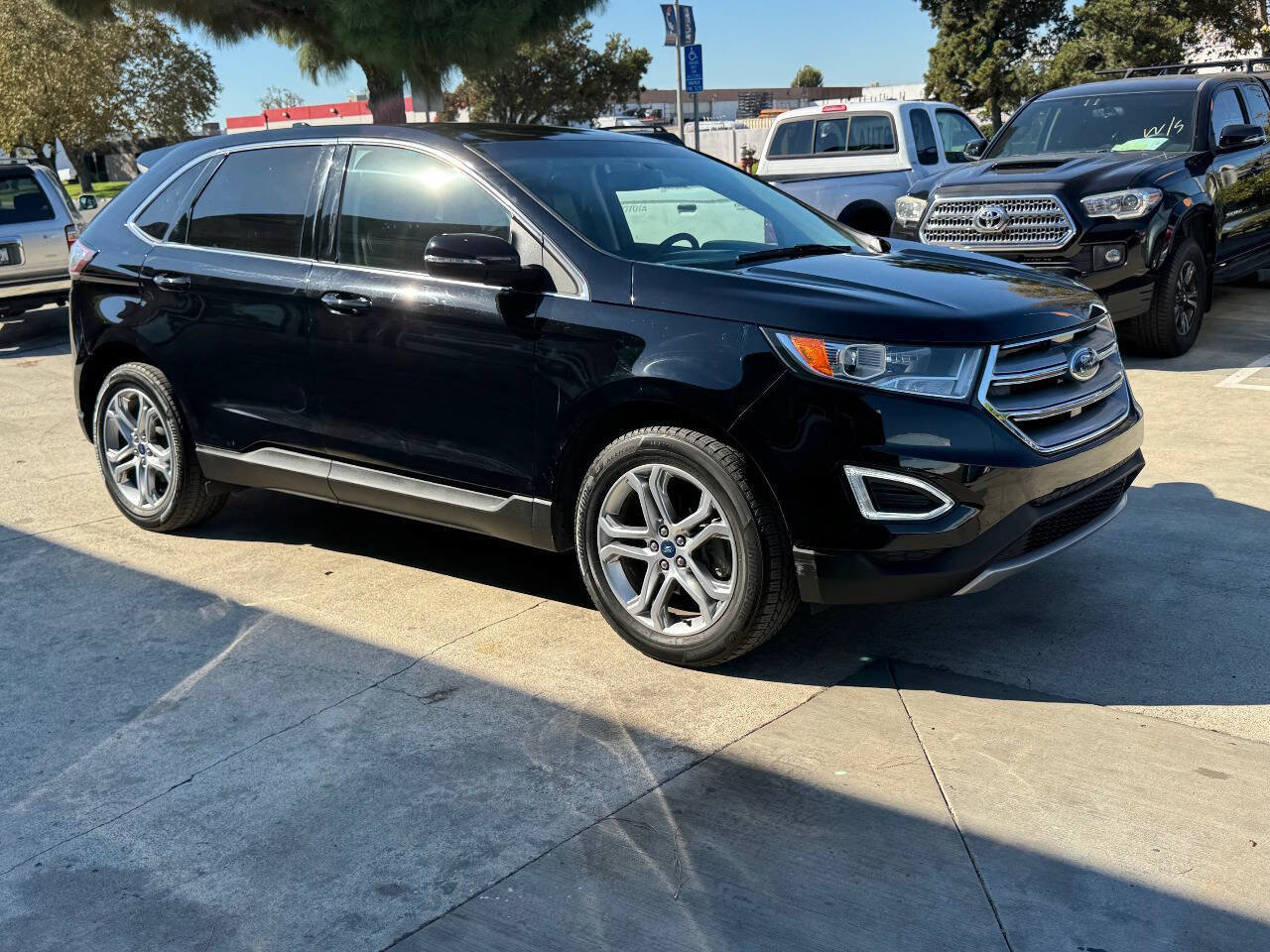 Used 2018 Ford Edge Titanium image 5
