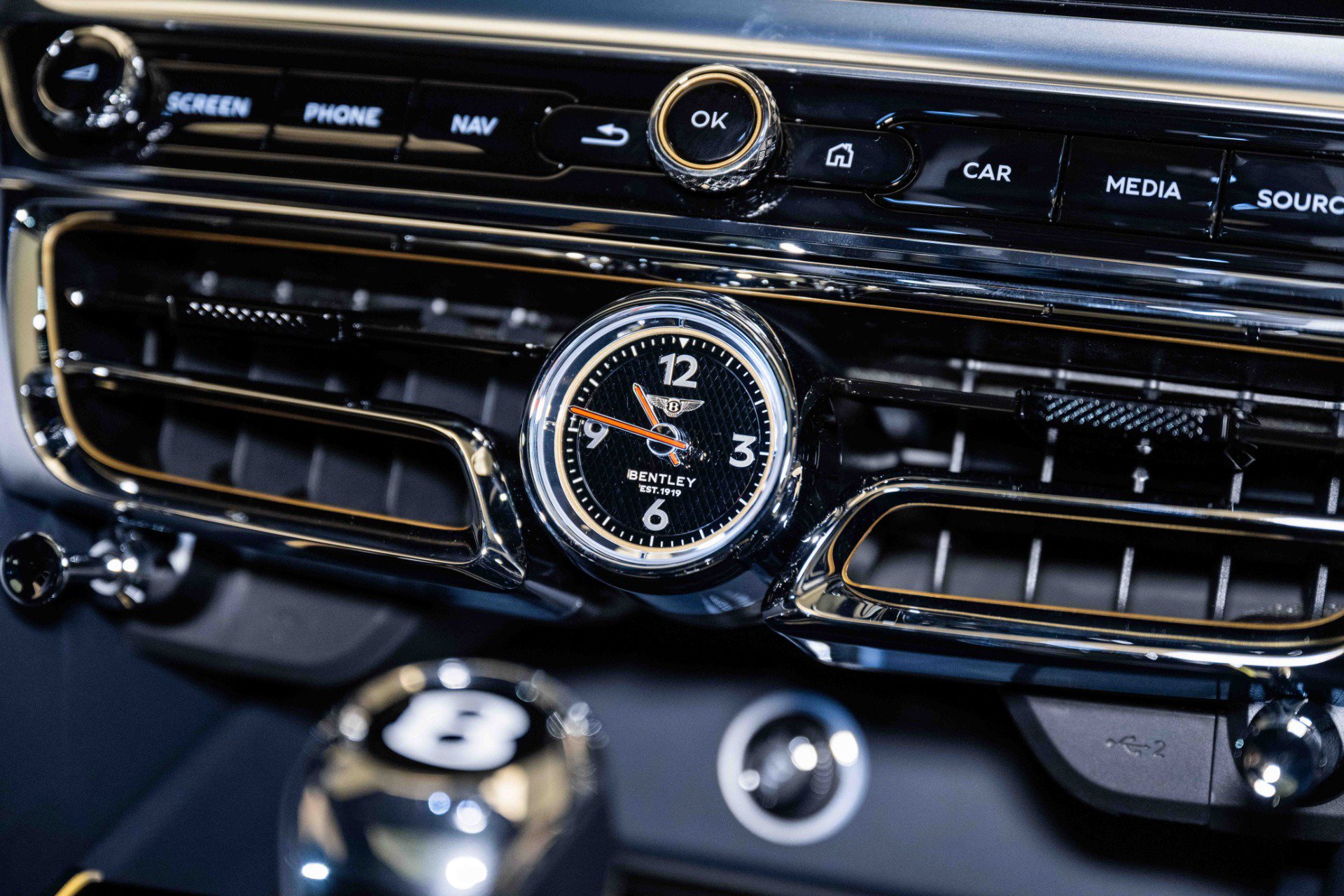 Used 2024 Bentley Flying Spur V8 image 39
