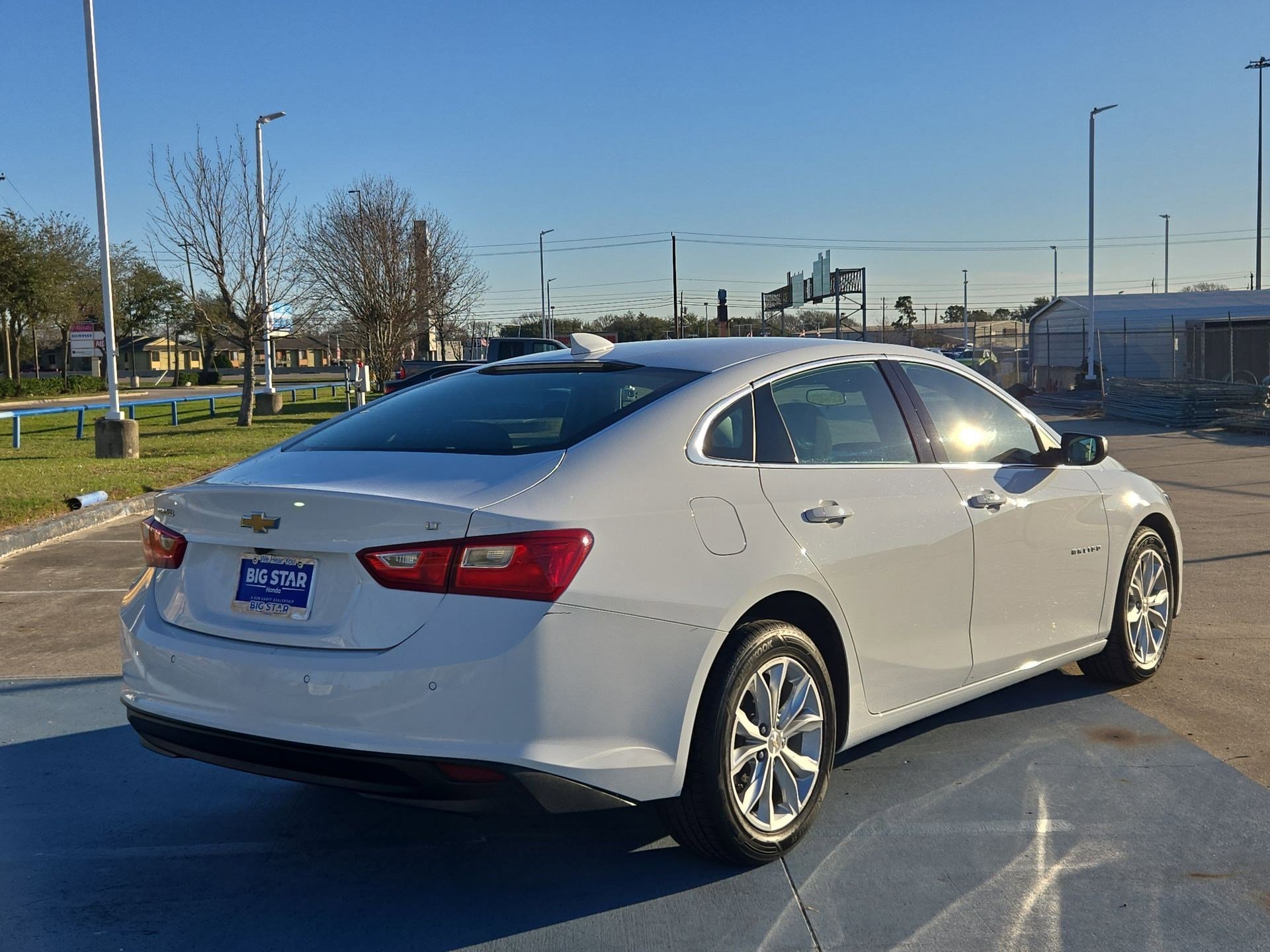 Used 2024 Chevrolet Malibu LT image 3