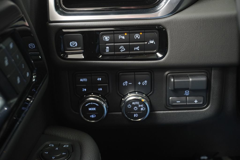 Used 2025 GMC Yukon Denali w/ Denali Reserve Package image 40