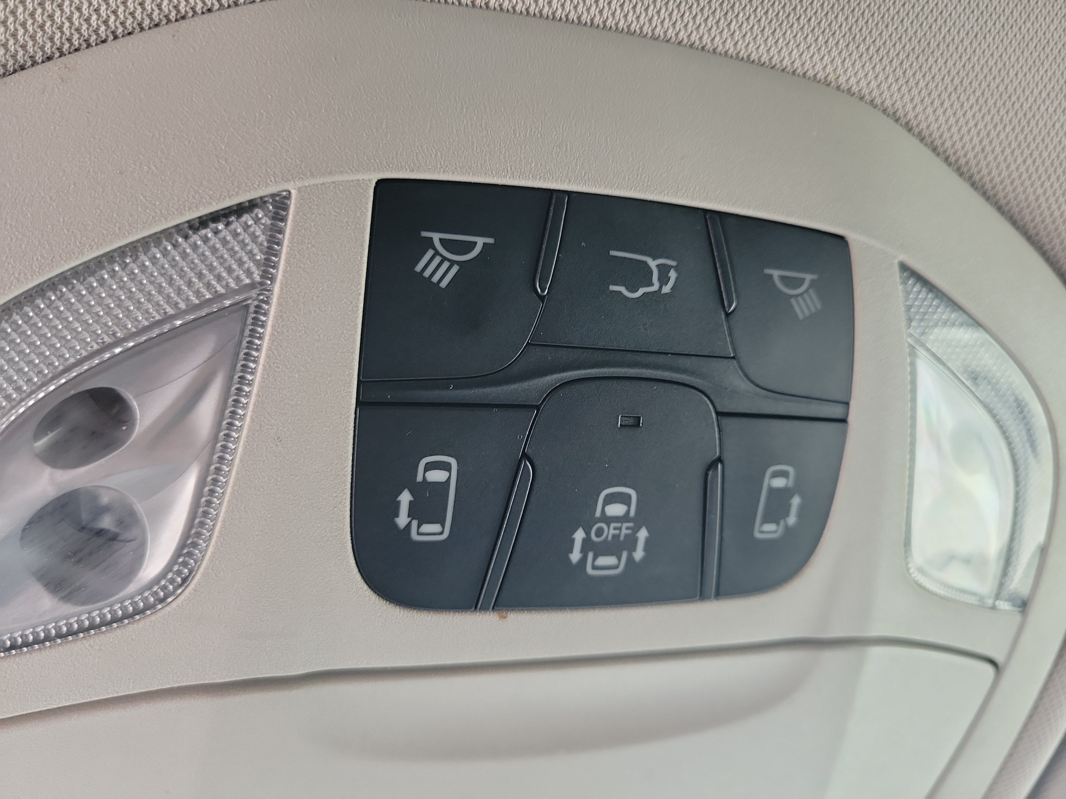 Used 2023 Chrysler Voyager LX FWD image 28