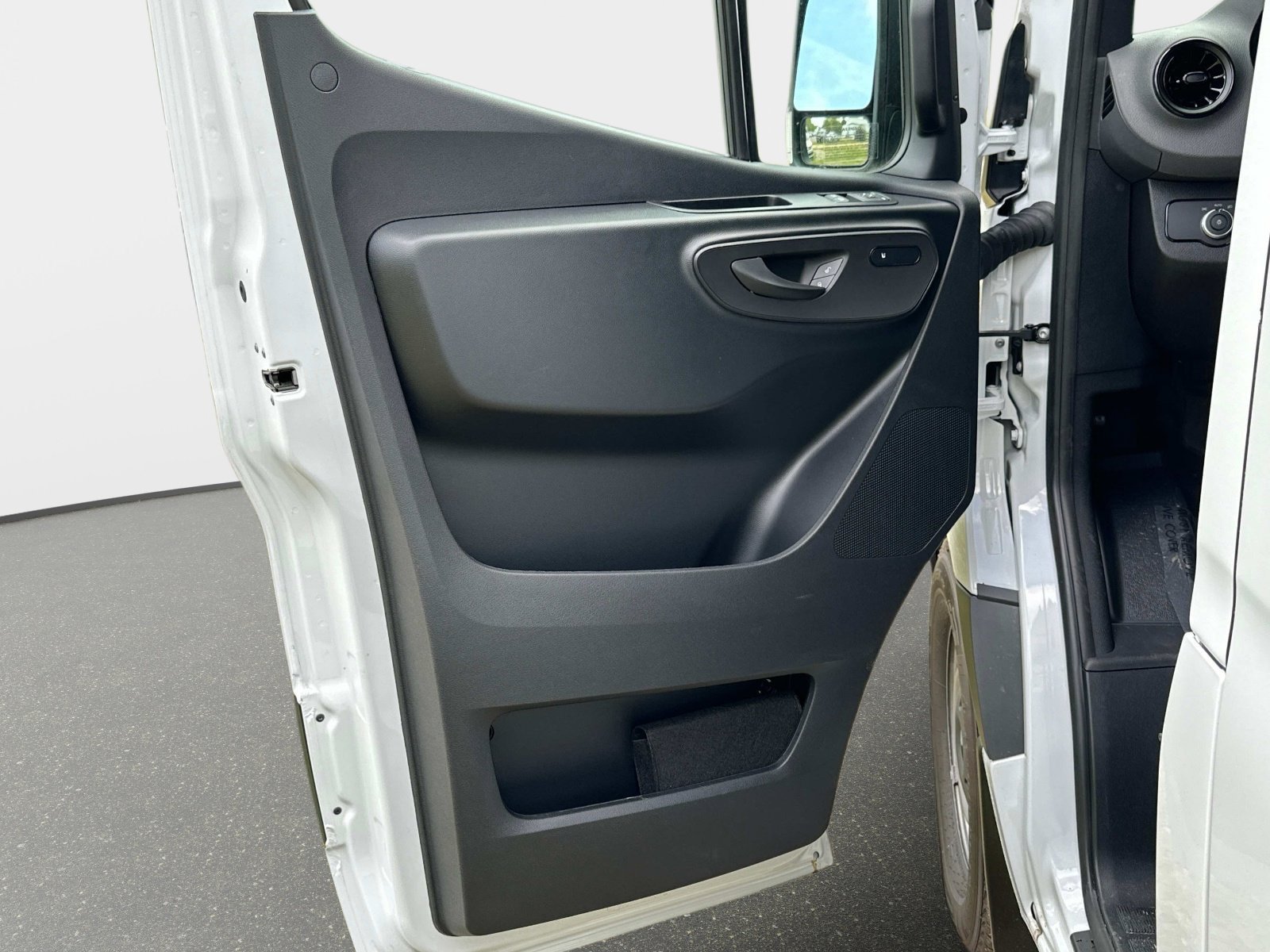 New 2025 Mercedes-Benz Sprinter 2500 image 12