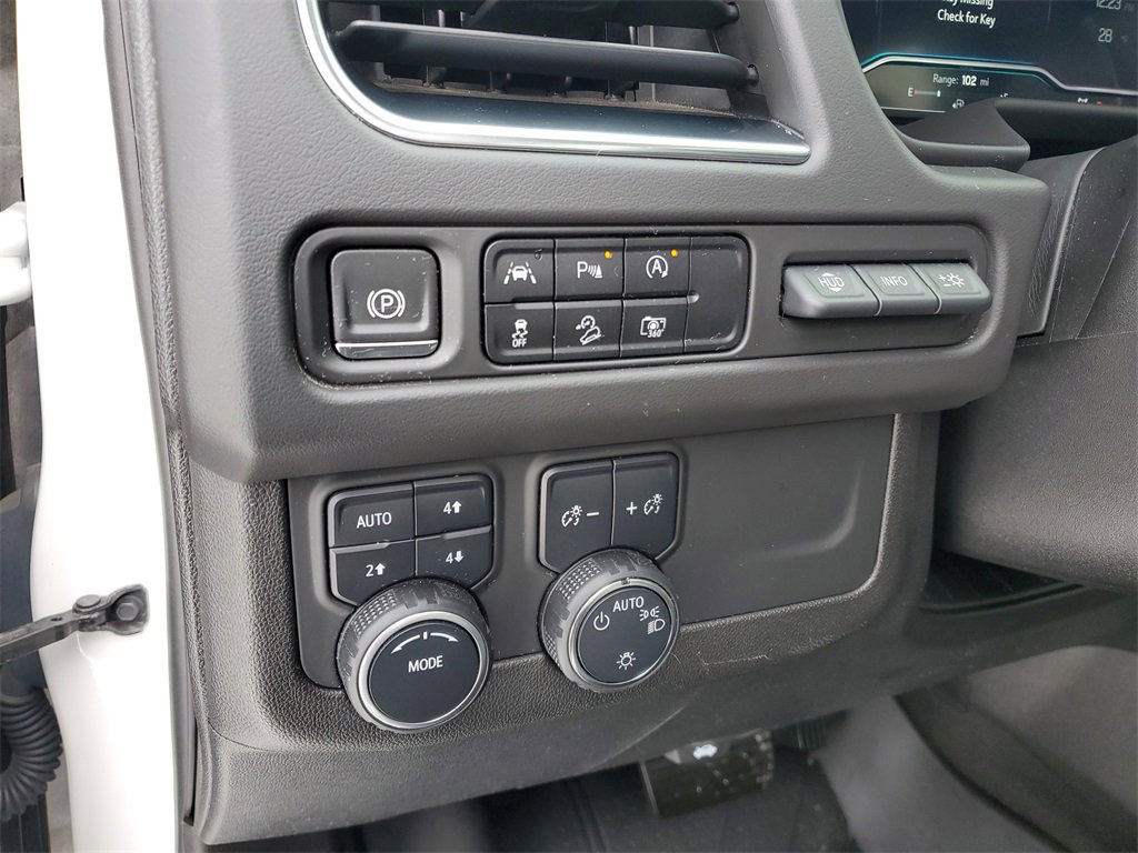 Used 2023 Chevrolet Suburban High Country image 14