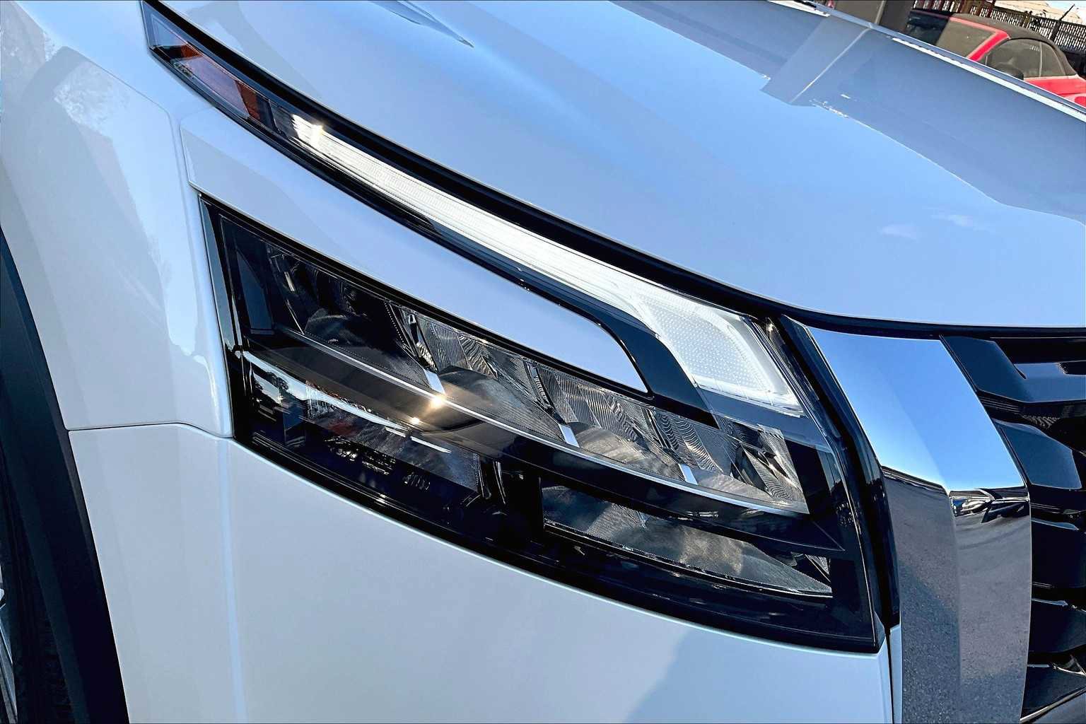 New 2025 Nissan Pathfinder SL image 18