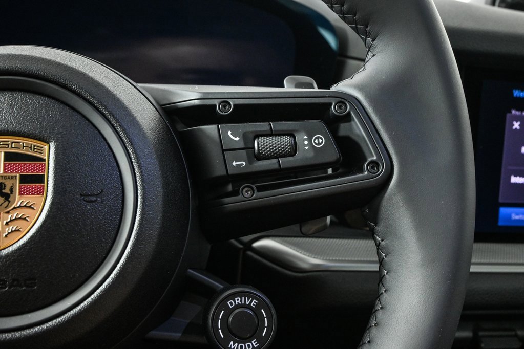 Certified 2025 Porsche Cayenne Coupe image 12