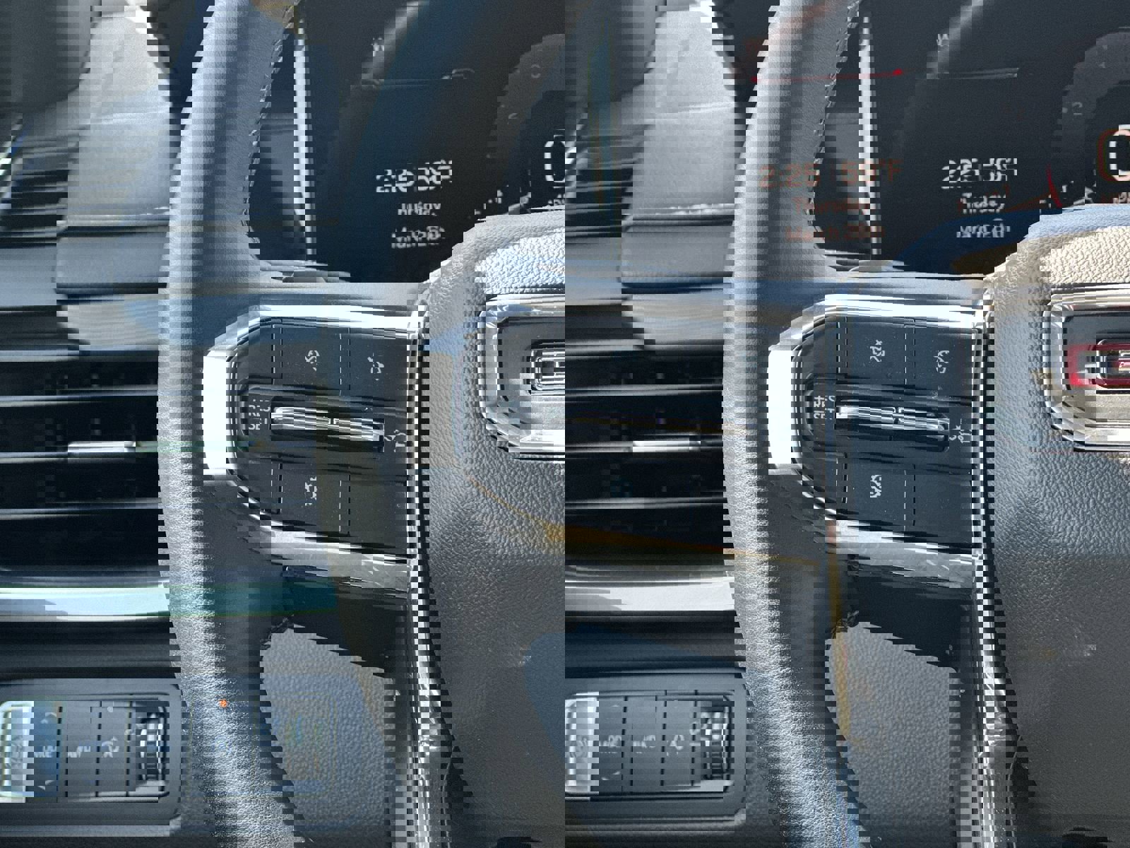 Used 2025 GMC Acadia Elevation image 20