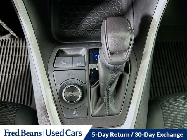 Used 2022 Toyota RAV4 LE image 21