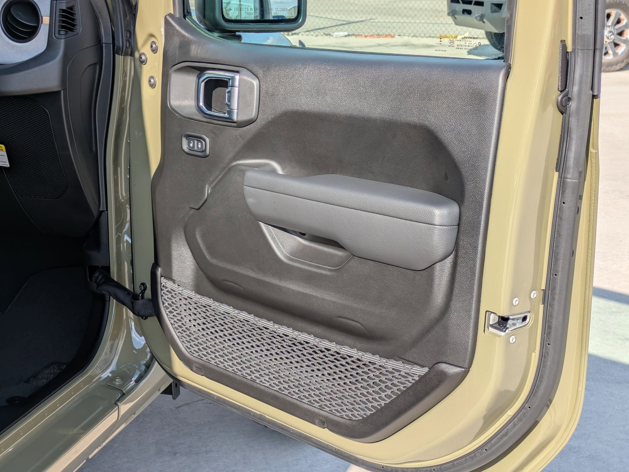 Certified 2025 Jeep Wrangler Sport image 28