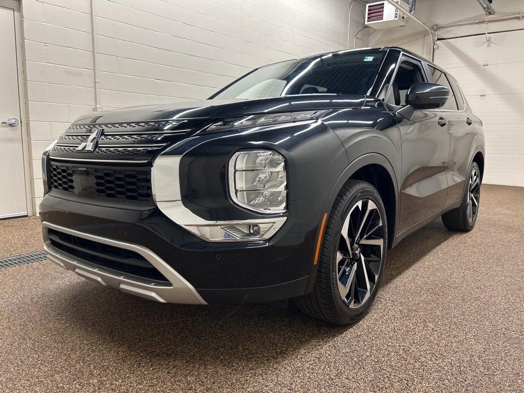 Used 2024 Mitsubishi Outlander SE image 5