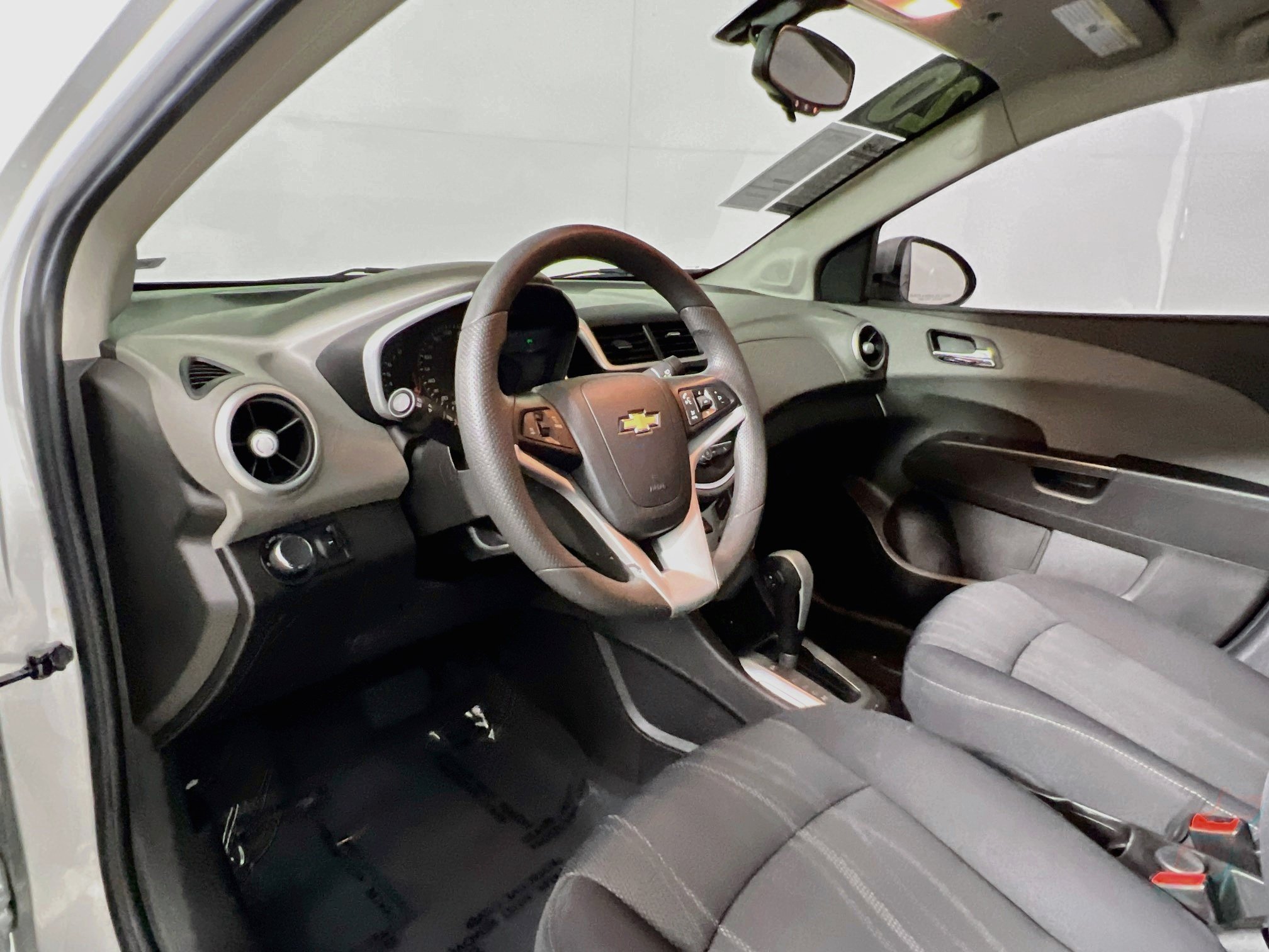 Used 2020 Chevrolet Sonic LT FWD image 30