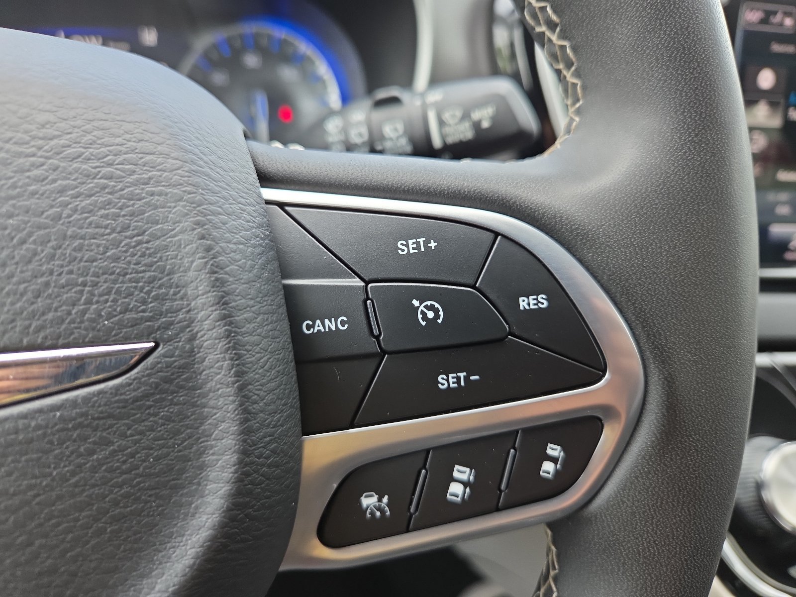 Used 2023 Chrysler Pacifica Touring-L FWD image 18