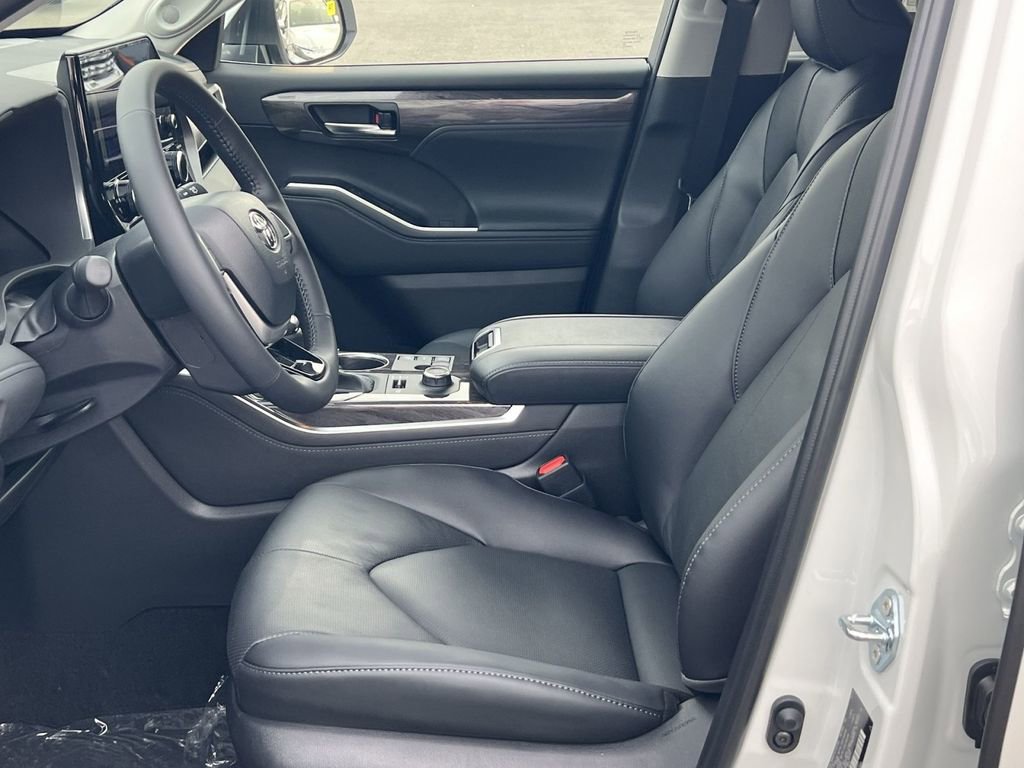 New 2026 Toyota Highlander Limited image 7