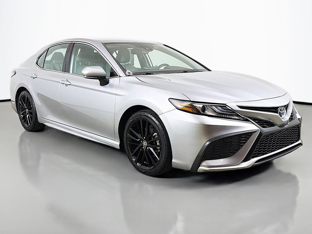 Used 2024 Toyota Camry XSE FWD image 2