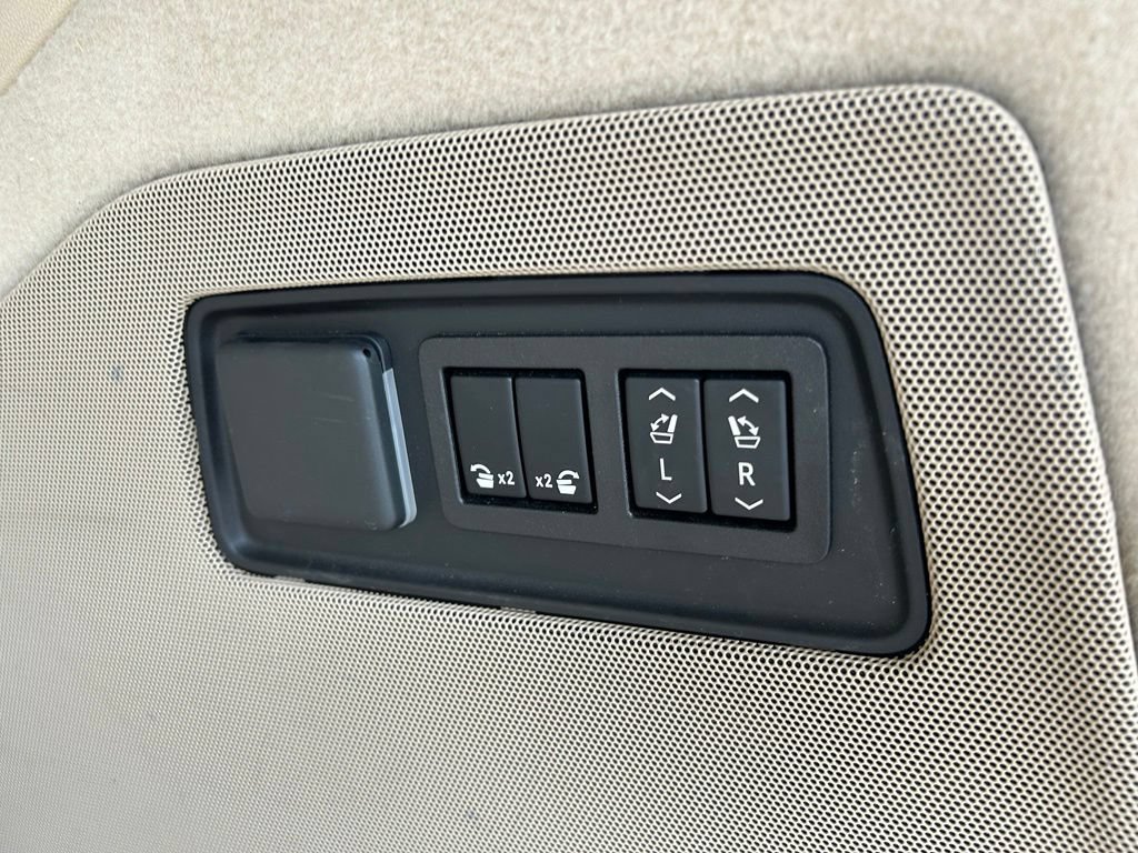 Used 2022 Cadillac Escalade Premium Luxury w/ Performance Package AWD/4WD image 44