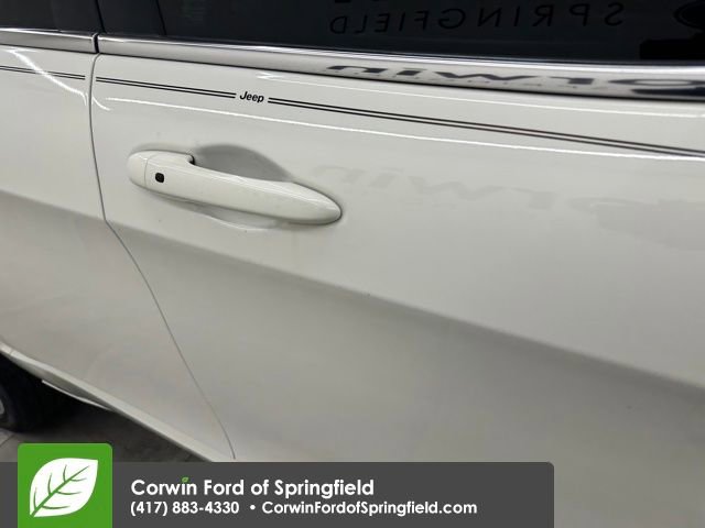 Used 2019 Jeep Cherokee Overland w/ Technology Group image 8