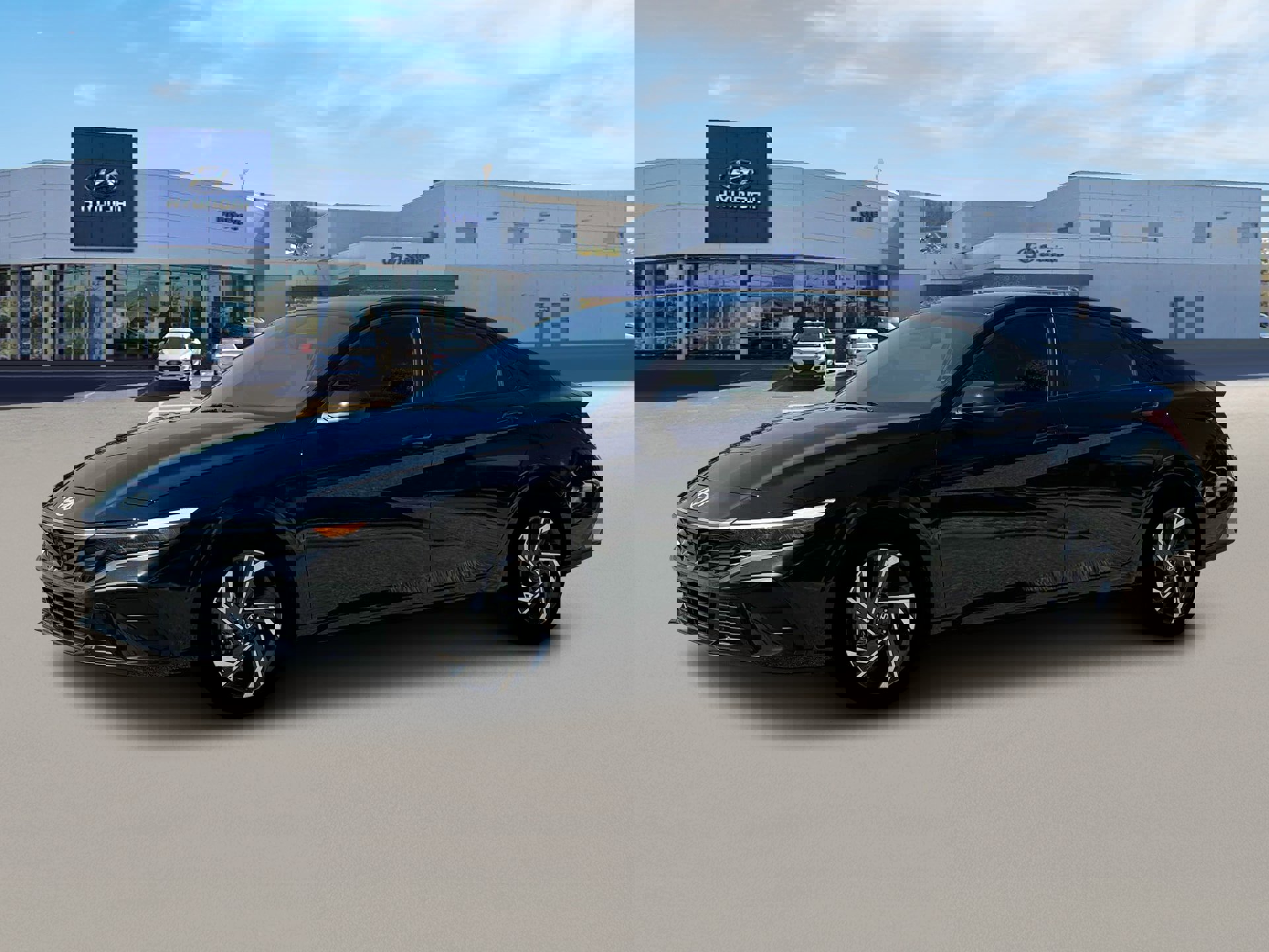 Used 2025 Hyundai Elantra Sport image 2