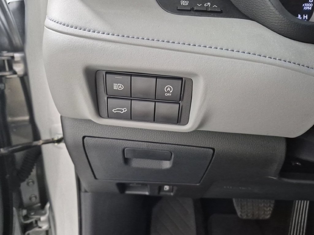 Used 2024 Toyota Highlander XLE FWD image 12