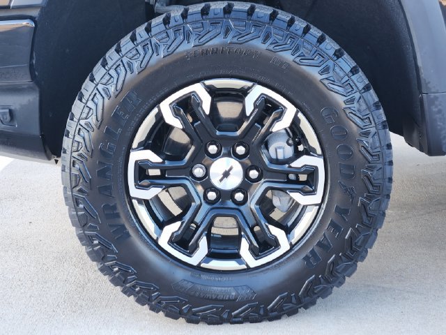 Used 2025 Chevrolet Silverado 1500 ZR2 w/ Technology Package AWD/4WD image 8